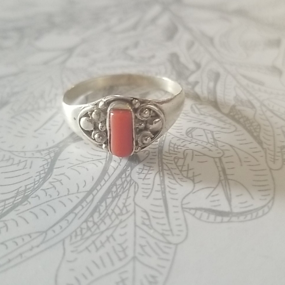 Silver ring. - Picture 2 of 5